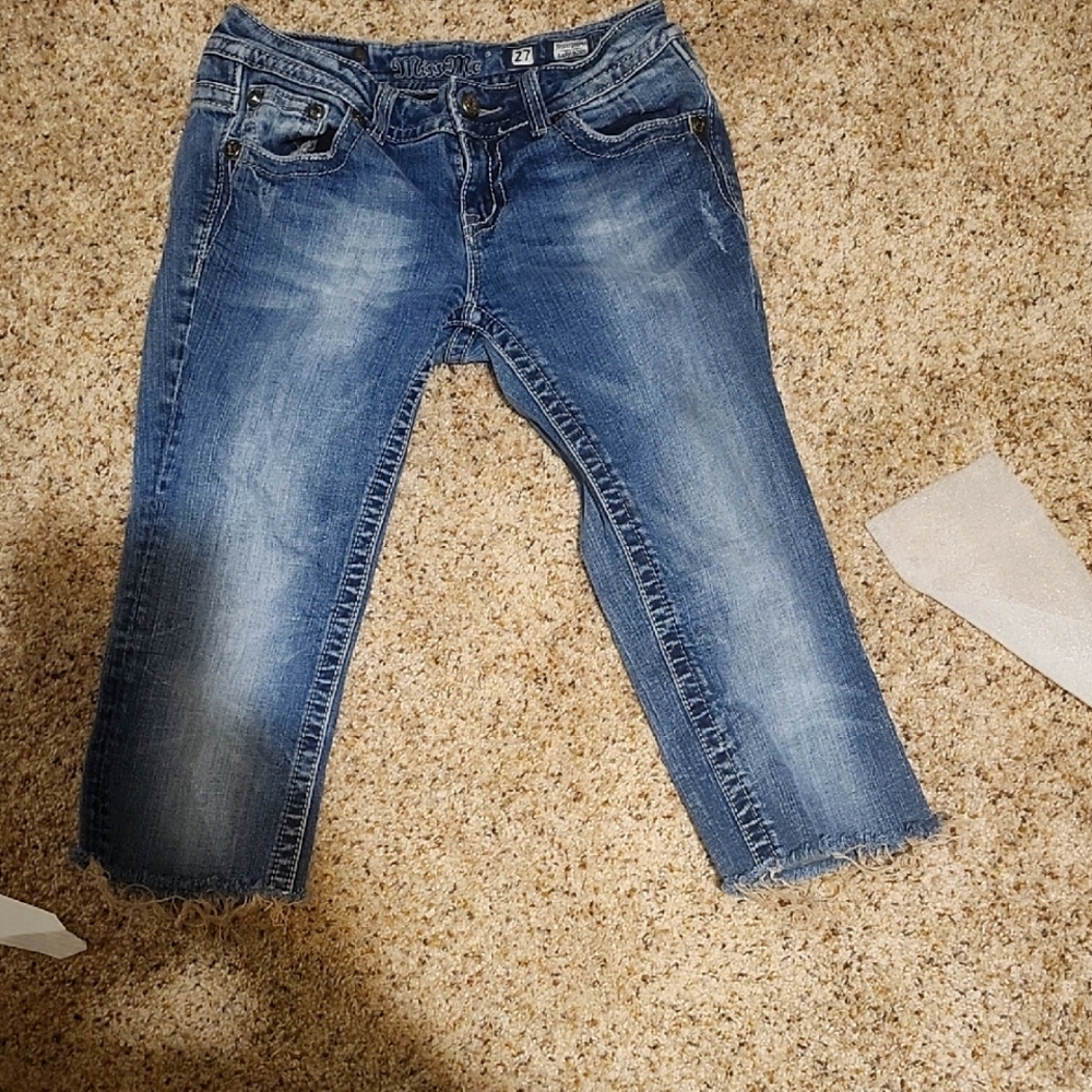 Women's Blue Jeans/  cut off to be capri.. these run small